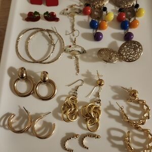 Gold Tone And Colours Jewelry Lot - Earrings
